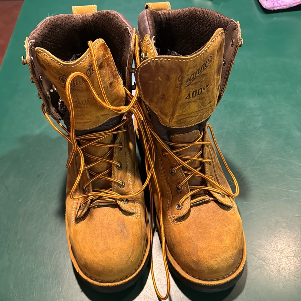 Gently used Danner 400 gm Men’s work boot